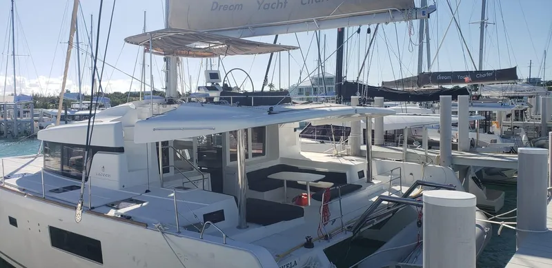 Askela Yacht Photos Pics Lagoon 52
