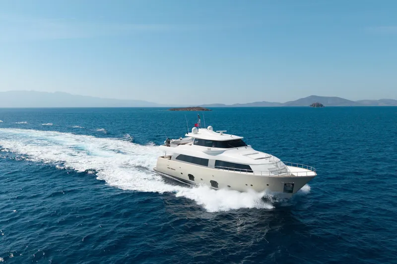 La Luce Yacht Photos Pics Luxurious 2008 Custom Line Navetta 26 yacht cruising on open sea under clear skies.