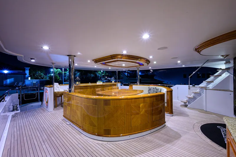 Excellence Yacht Photos Pics Luxurious Richmond Yachts 150, 2010 model, featuring elegant wooden bar and spacious deck area.