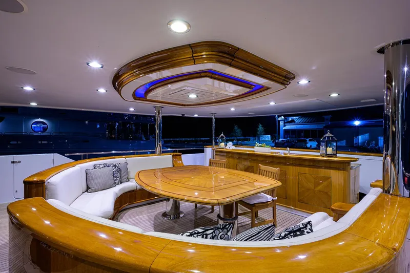 Excellence Yacht Photos Pics Luxurious Richmond Yachts 150 interior, 2010 model, featuring elegant wood finishes and ambient lighting.