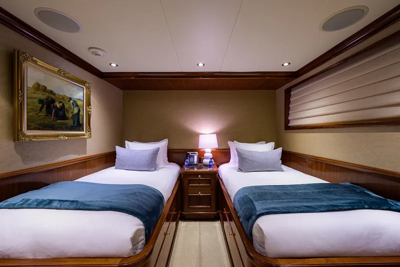 Excellence Yacht Photos Pics Luxurious twin cabin on 2010 Richmond Yachts 150, featuring elegant decor and cozy bedding.