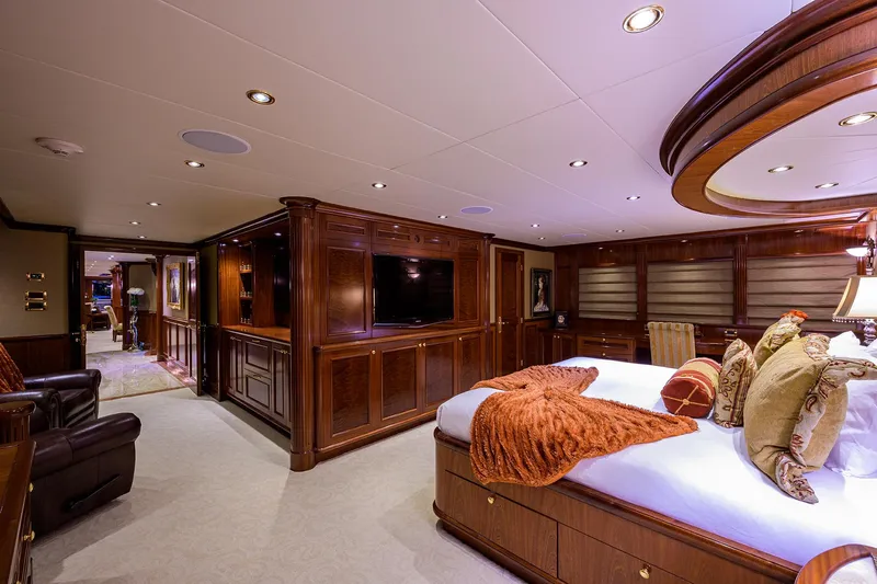 Excellence Yacht Photos Pics Luxurious Richmond Yachts 150 interior, 2010 model, featuring elegant wood paneling and plush bedding.
