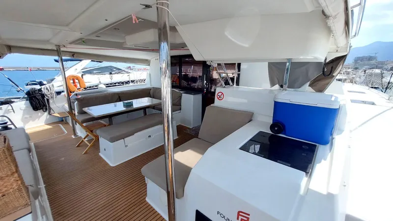  Yacht Photos Pics 2018 Fountaine Pajot Saona 47 catamaran interior with seating and dining area.