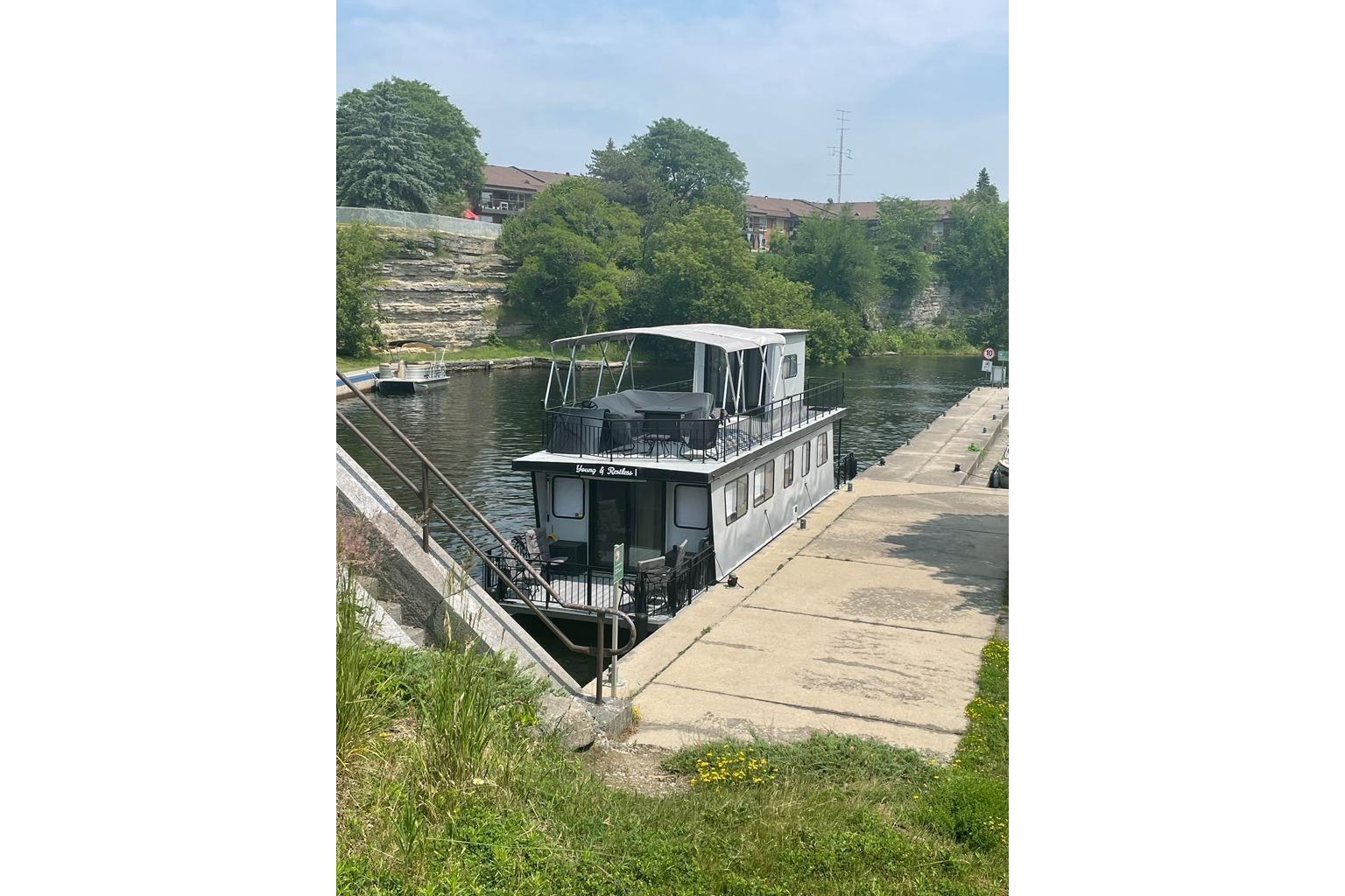 Three Buoys 52 Houseboat