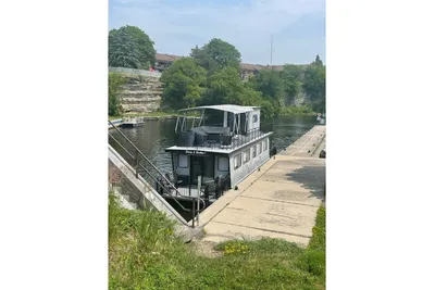 Three Buoys 52 Houseboat