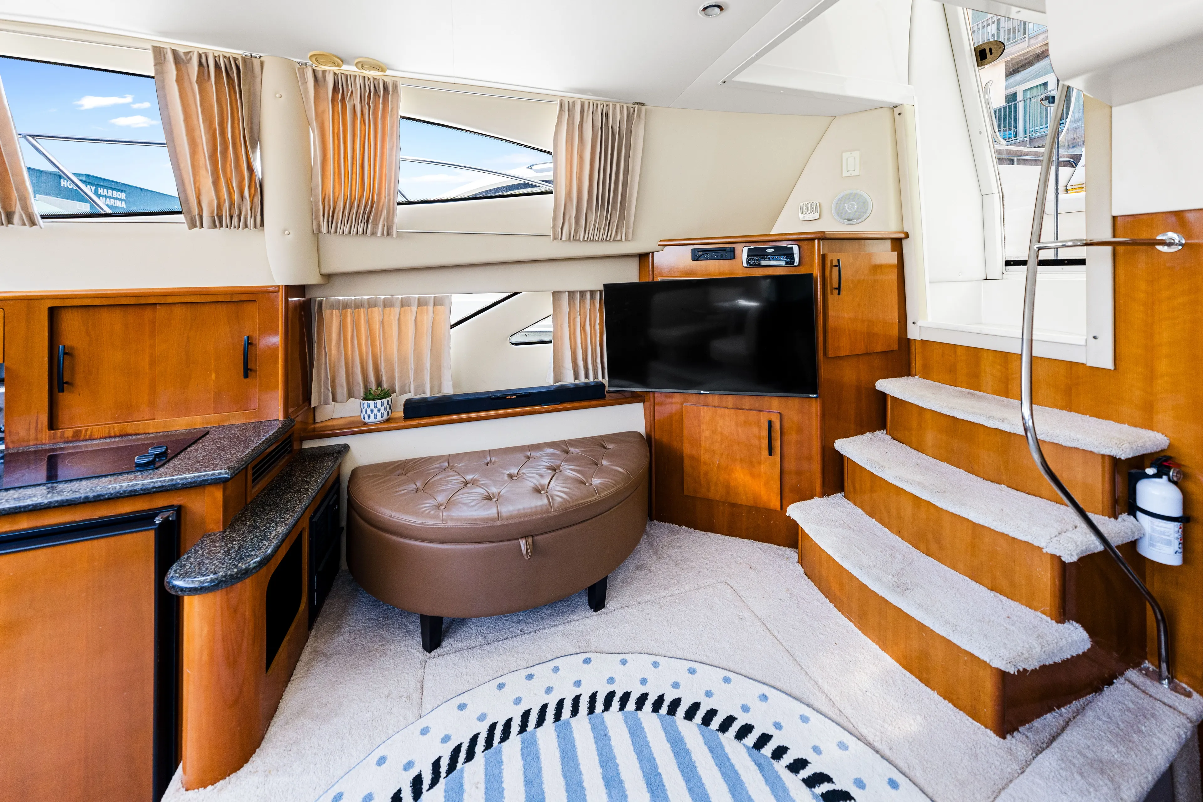 Loophole Yacht Photos Pics 