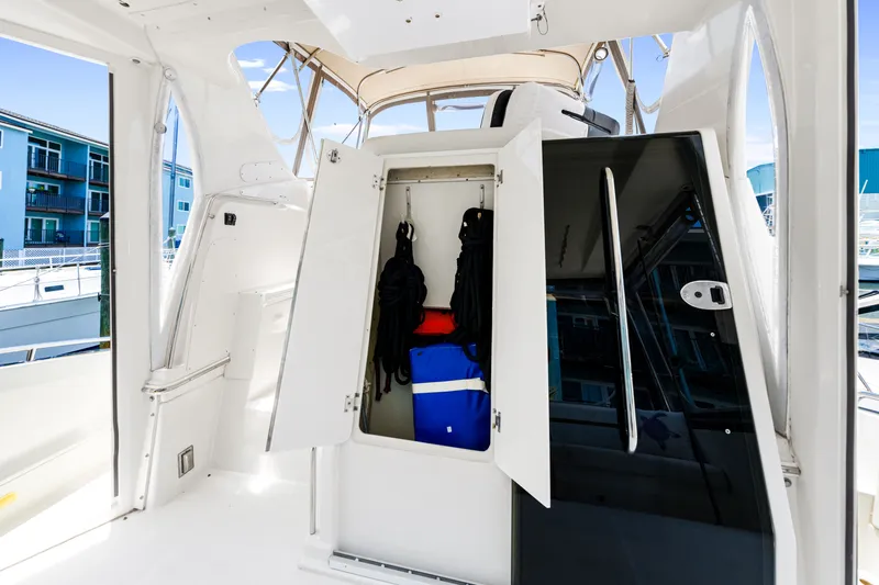 Loophole Yacht Photos Pics 