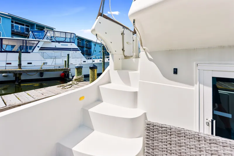 Loophole Yacht Photos Pics 