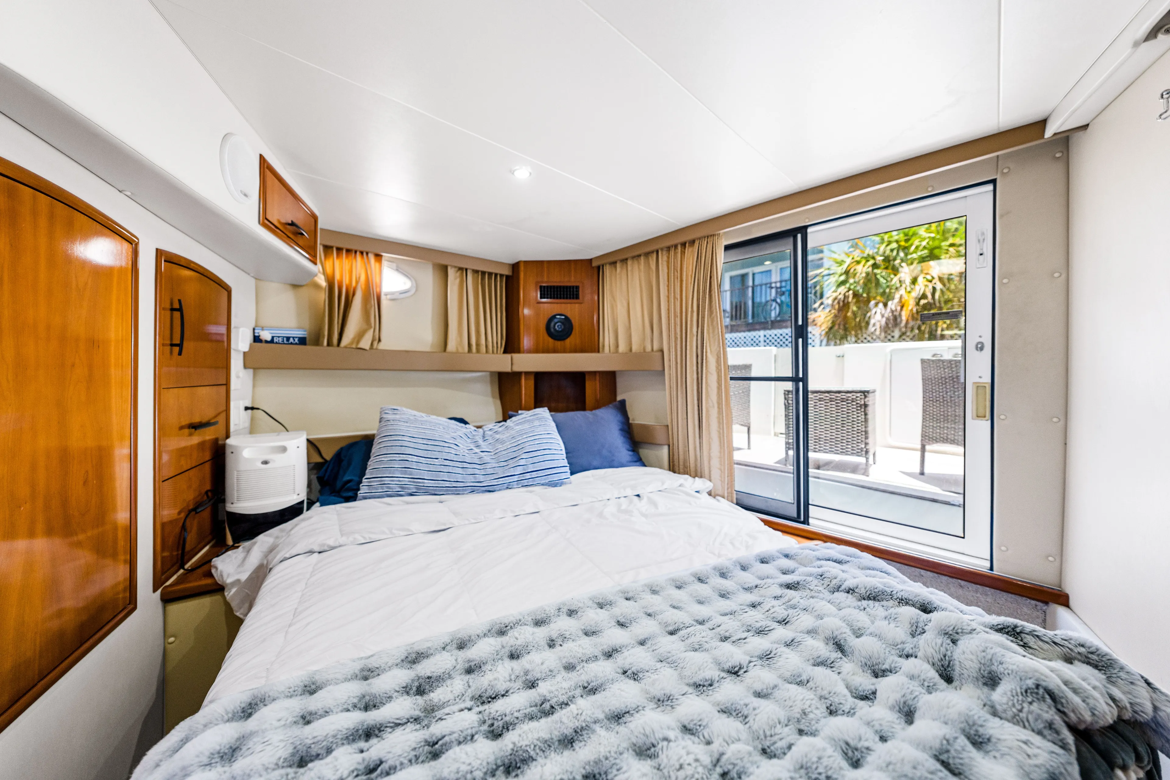 Loophole Yacht Photos Pics 