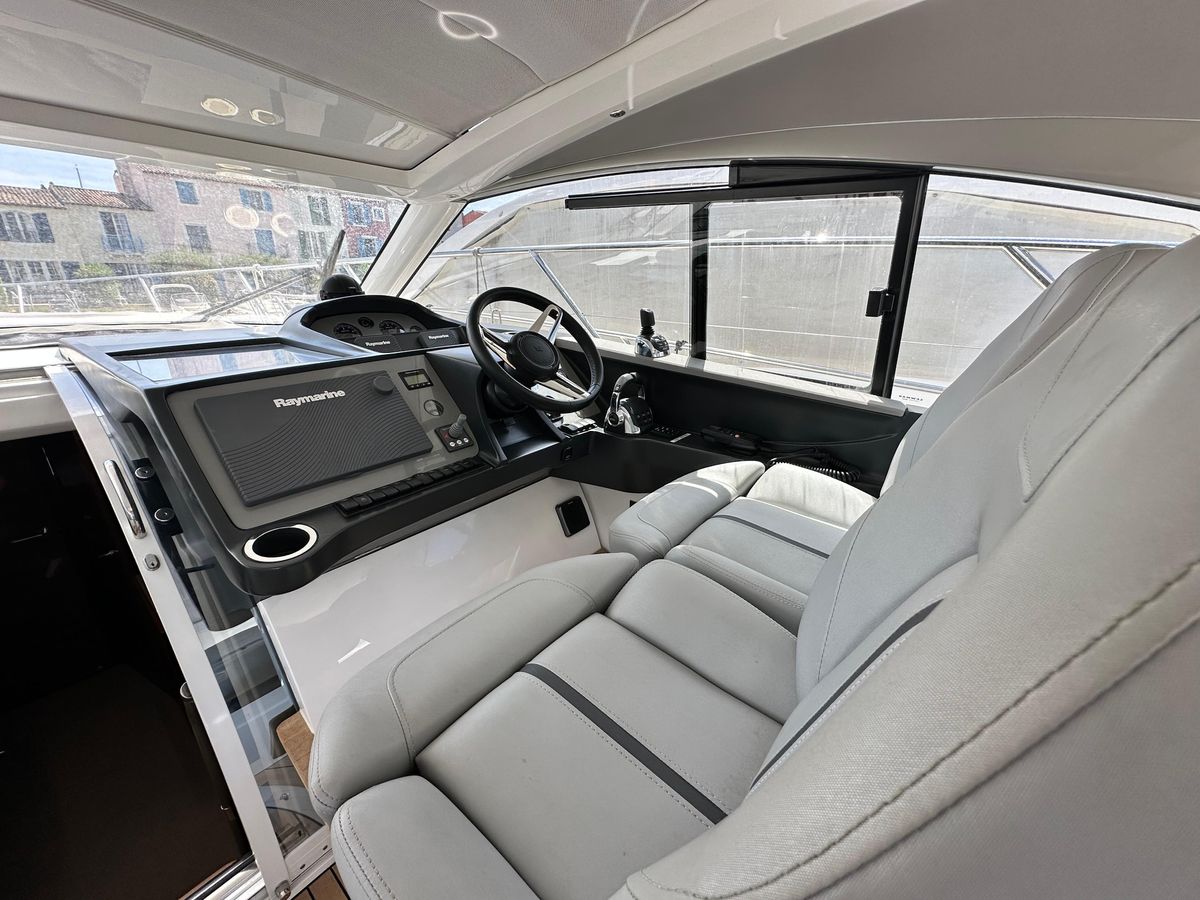2018 Princess 42 