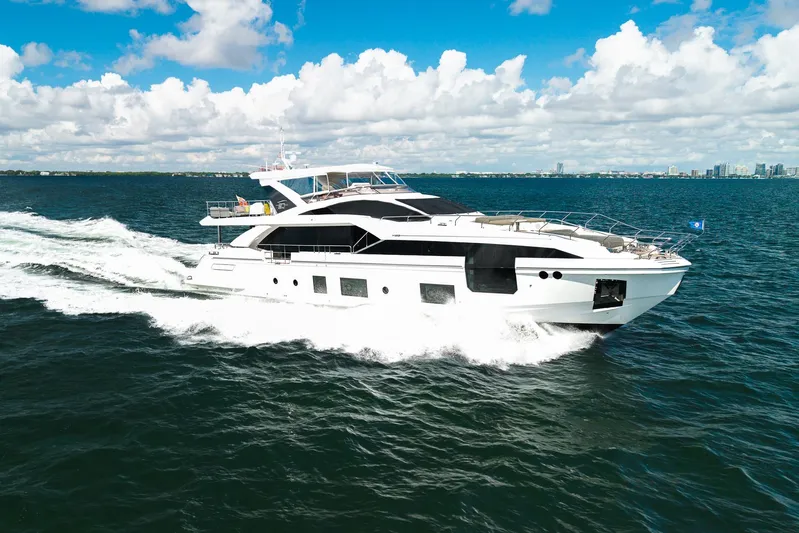 No Name Yacht Photos Pics Luxury Azimut Grande 27 METRI yacht cruising on open water, 2022 model.