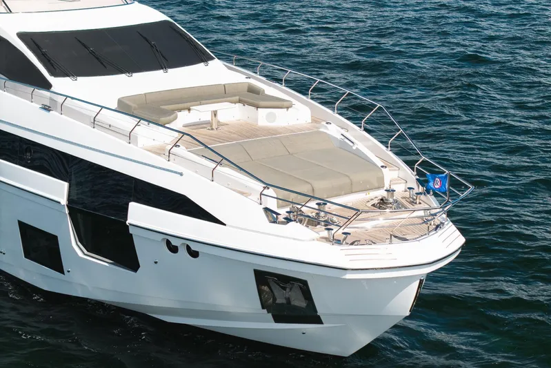No Name Yacht Photos Pics Luxury Azimut Grande 27 METRI yacht, 2022 model, cruising on open water.