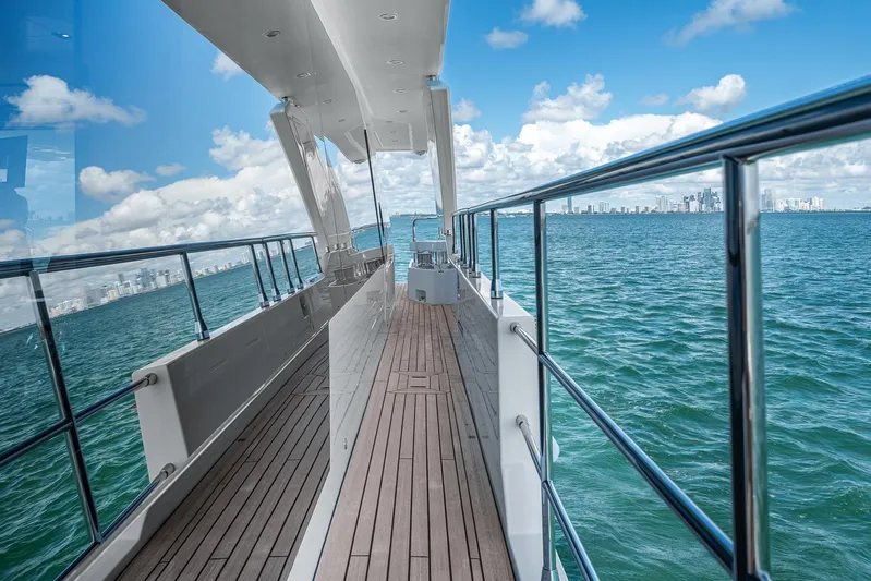 No Name Yacht Photos Pics Azimut Grande 27 METRI yacht deck with ocean view, 2022 model.