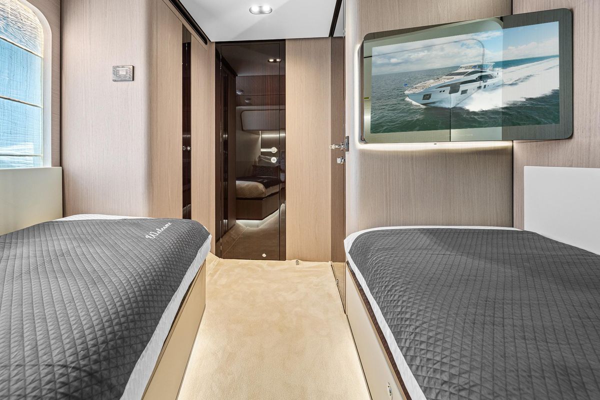 2022 Azimut 88 