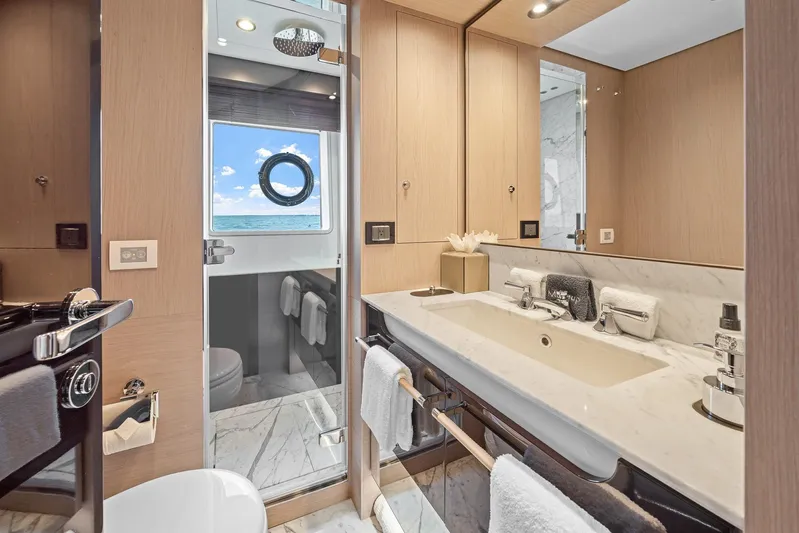 No Name Yacht Photos Pics Luxurious bathroom on 2022 Azimut Grande 27 METRI yacht with ocean view.