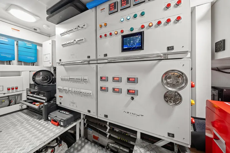 No Name Yacht Photos Pics Control room of 2022 Azimut Grande 27 METRI yacht with advanced equipment and displays.