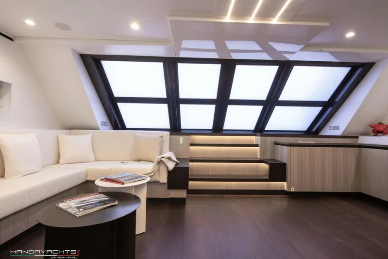  Yacht Photos Pics Luxurious interior of 2025 MandaYachts 8 SPIDER with modern seating and large windows.