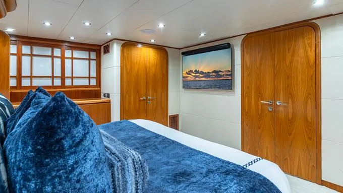 B Happy Yacht Photos Pics Master looking fwd