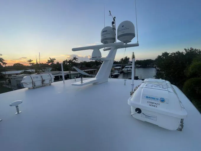 B Happy Yacht Photos Pics Coach roof equipment