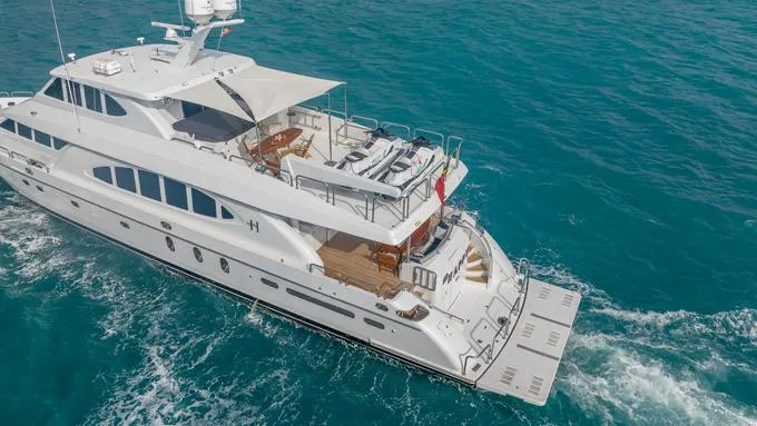 B Happy Yacht Photos Pics Large hydraulic platform