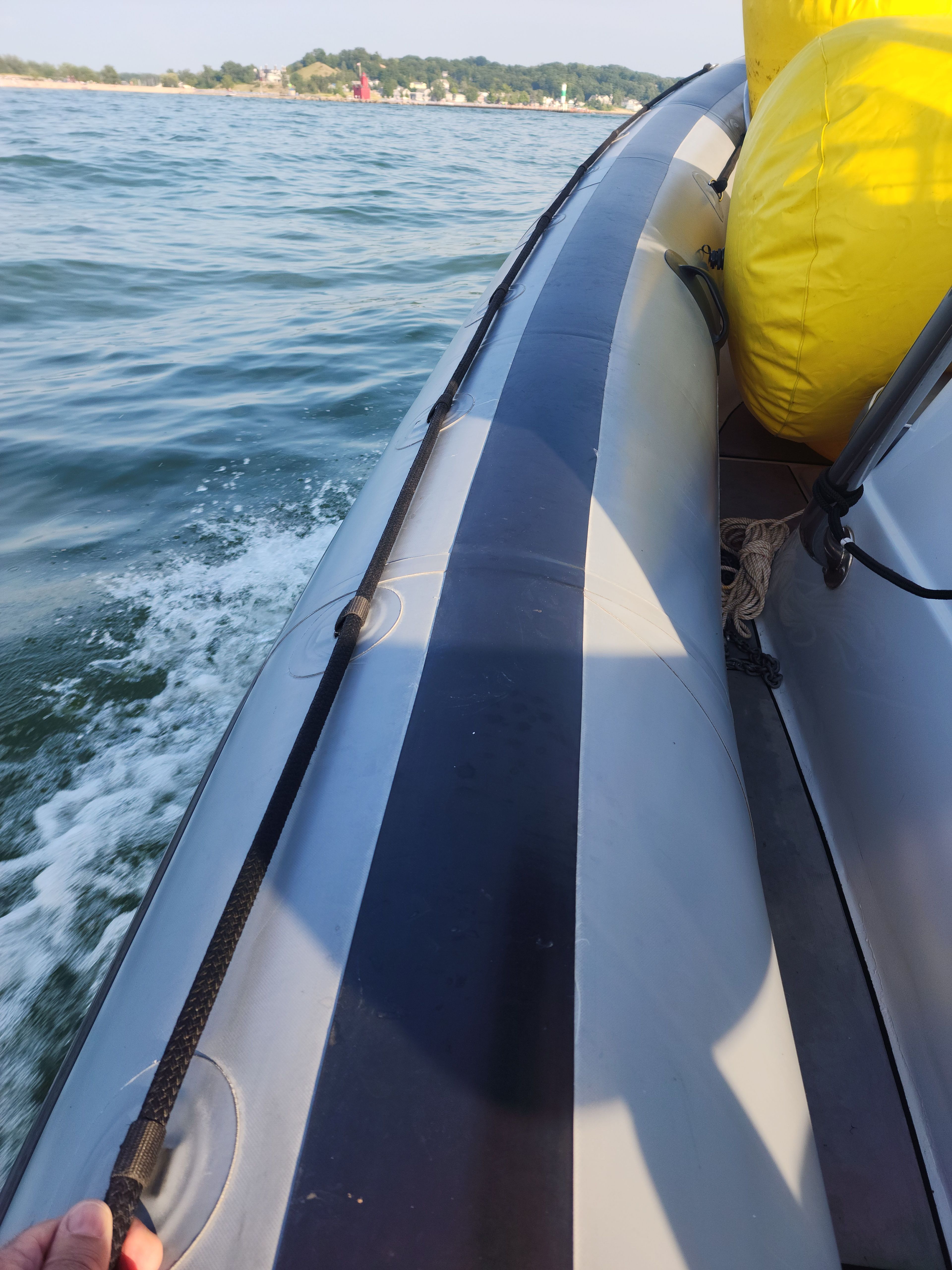 Protector 410 Targa 2008 on water with yellow buoys.