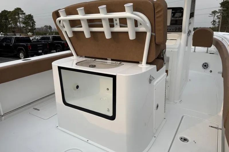  Yacht Photos Pics 2026 Sea Hunt Gamefish 25 boat interior with rod holders and seating.