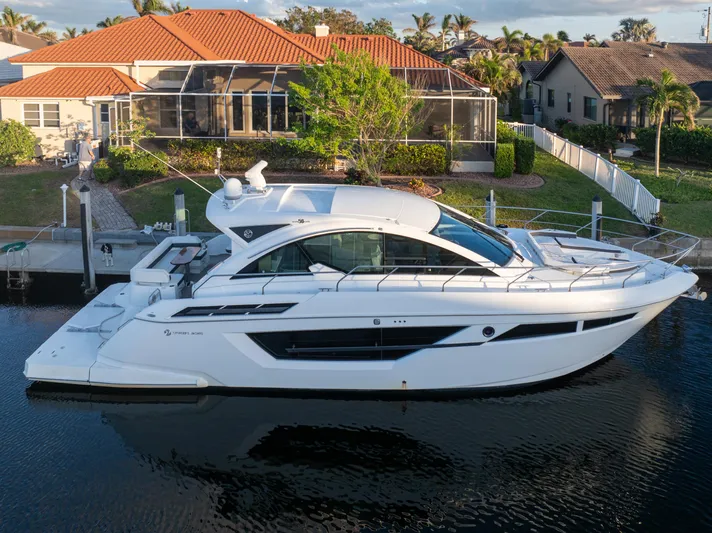 Lil' Darlin' Yacht Photos Pics 
