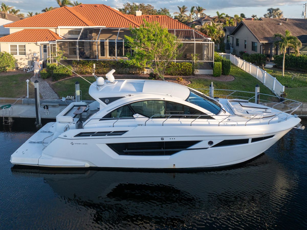 2018 Cruisers Yachts 49 