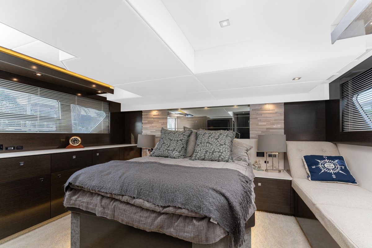 2018 Cruisers Yachts 49 