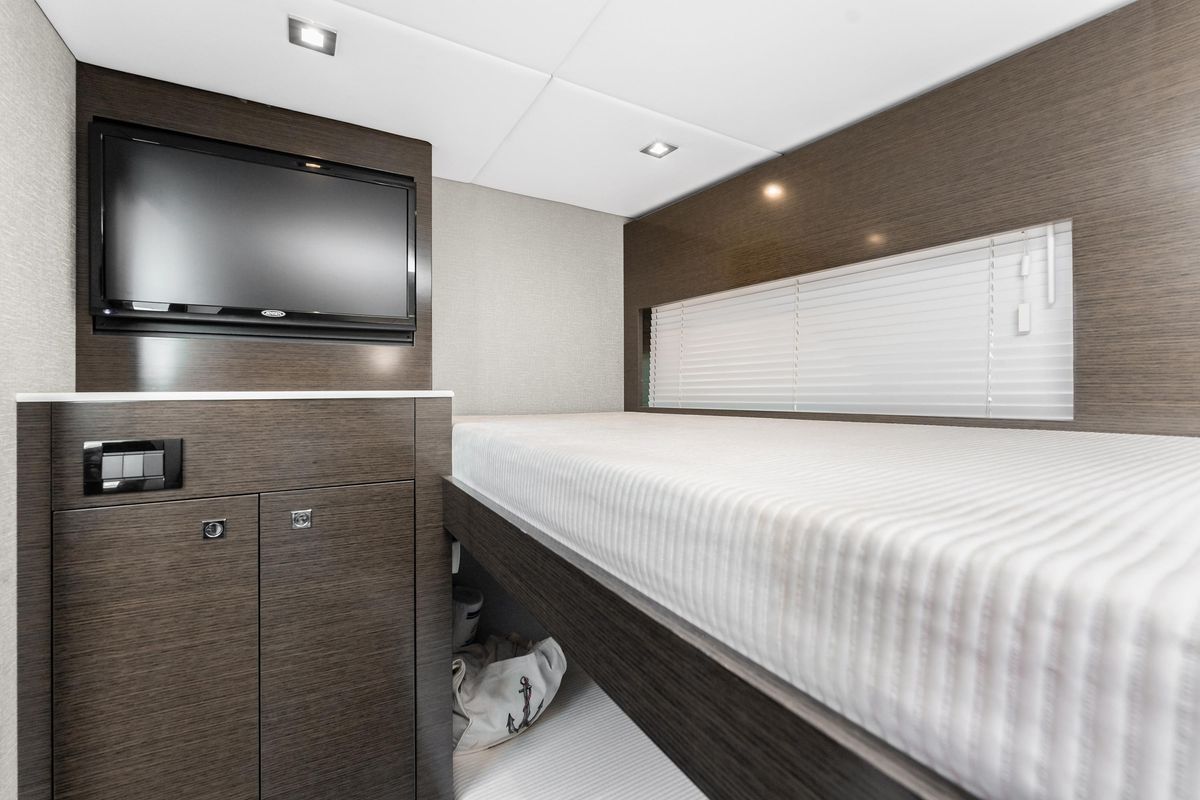 2018 Cruisers Yachts 49 