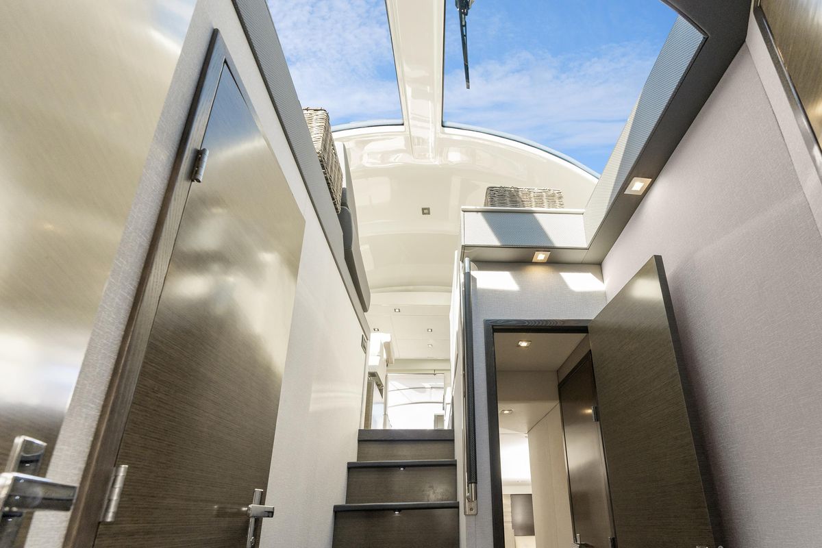 2018 Cruisers Yachts 49 