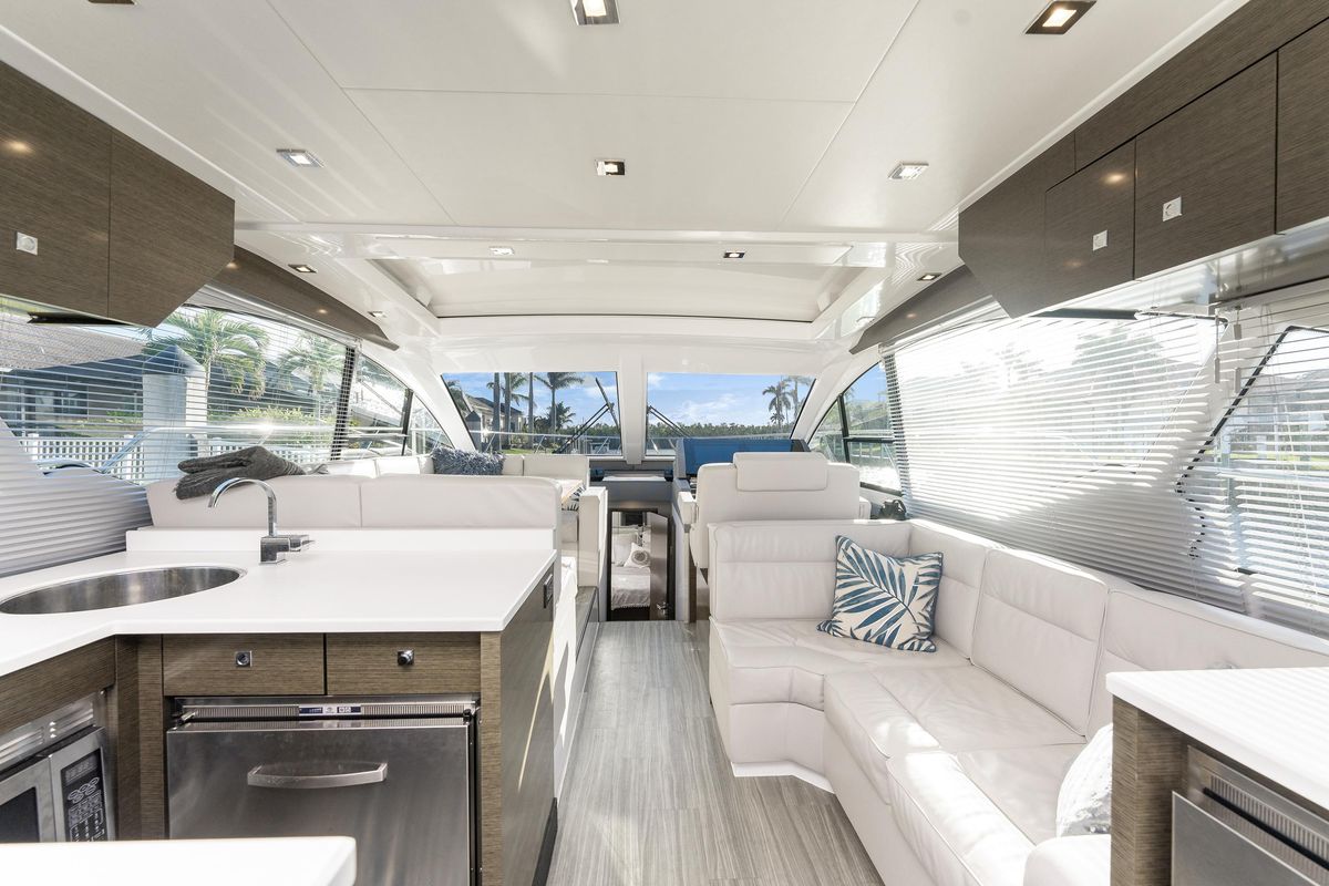 2018 Cruisers Yachts 49 