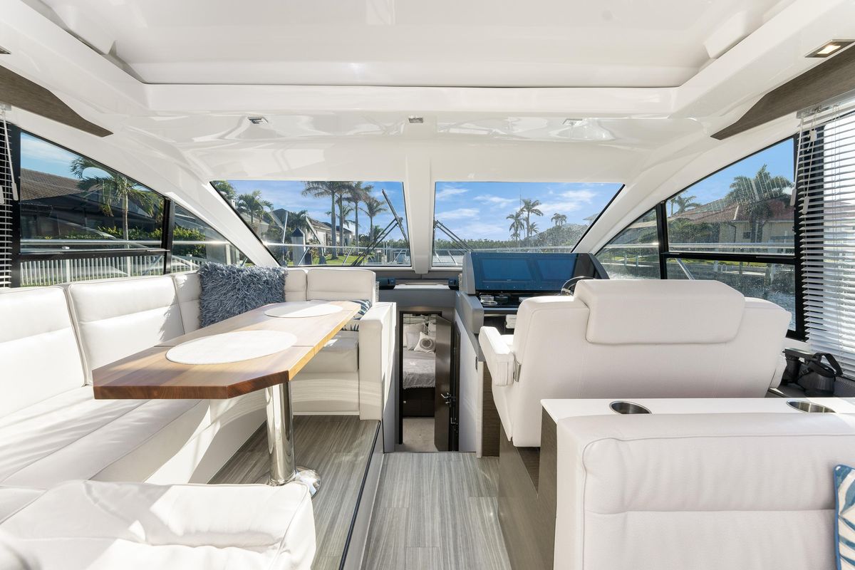 2018 Cruisers Yachts 49 