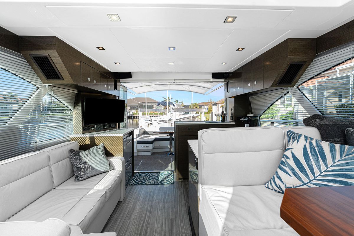 2018 Cruisers Yachts 49 