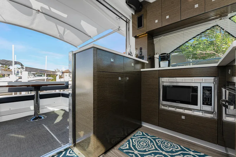 Lil' Darlin' Yacht Photos Pics Interior of 2018 Cruisers Yachts 50 Cantius, featuring modern kitchen and dining area.