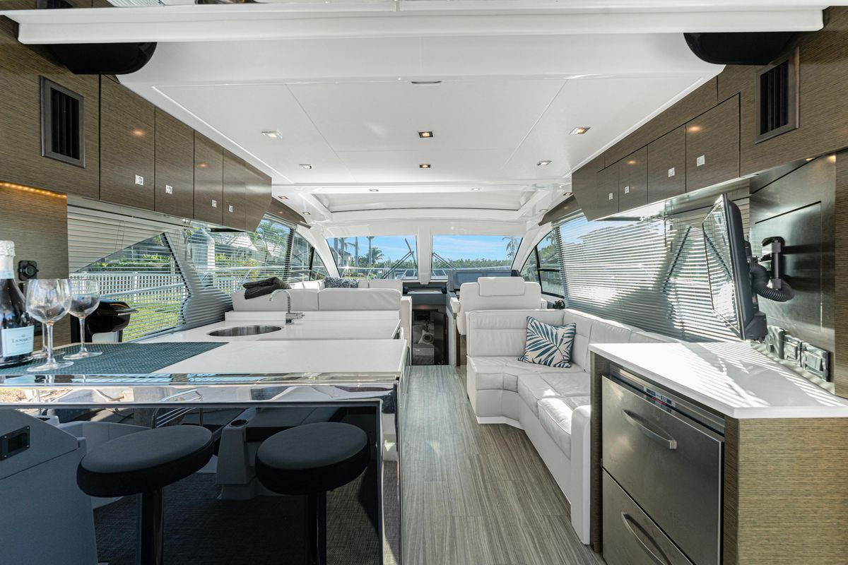 2018 Cruisers Yachts 49 