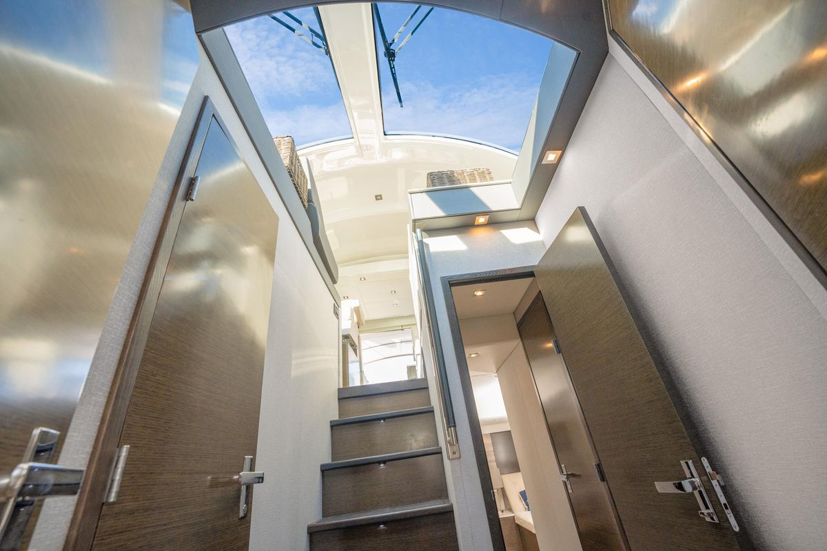 2018 Cruisers Yachts 49 