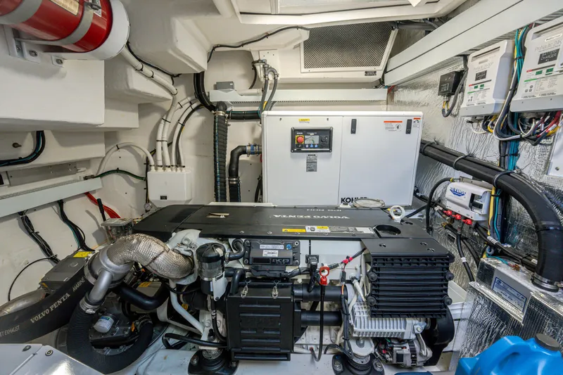 Lil' Darlin' Yacht Photos Pics 