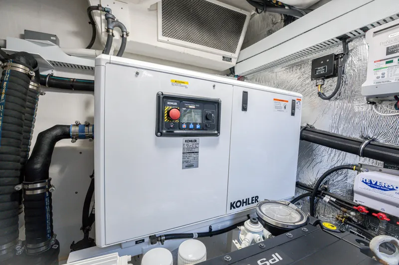 Lil' Darlin' Yacht Photos Pics 