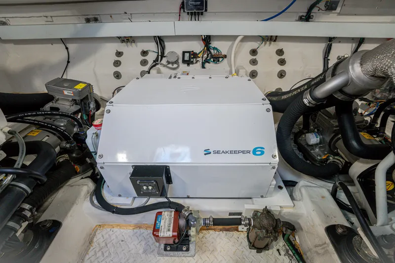 Lil' Darlin' Yacht Photos Pics 