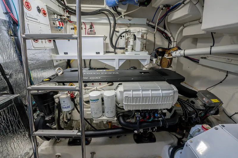 Lil' Darlin' Yacht Photos Pics 