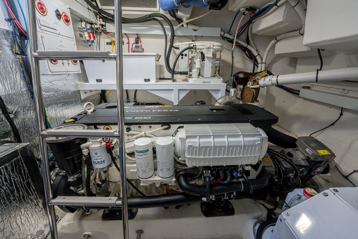 2018 Cruisers Yachts 49 