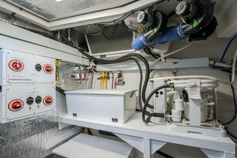 Lil' Darlin' Yacht Photos Pics 