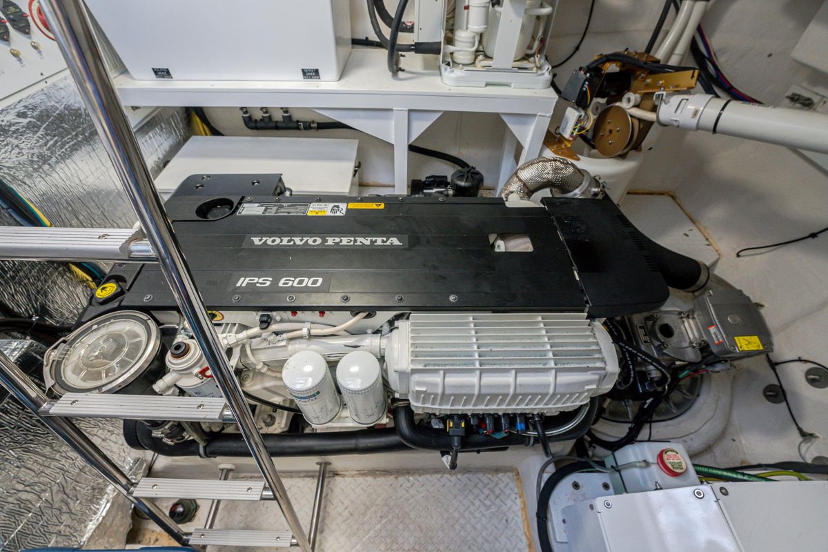 2018 Cruisers Yachts 49 