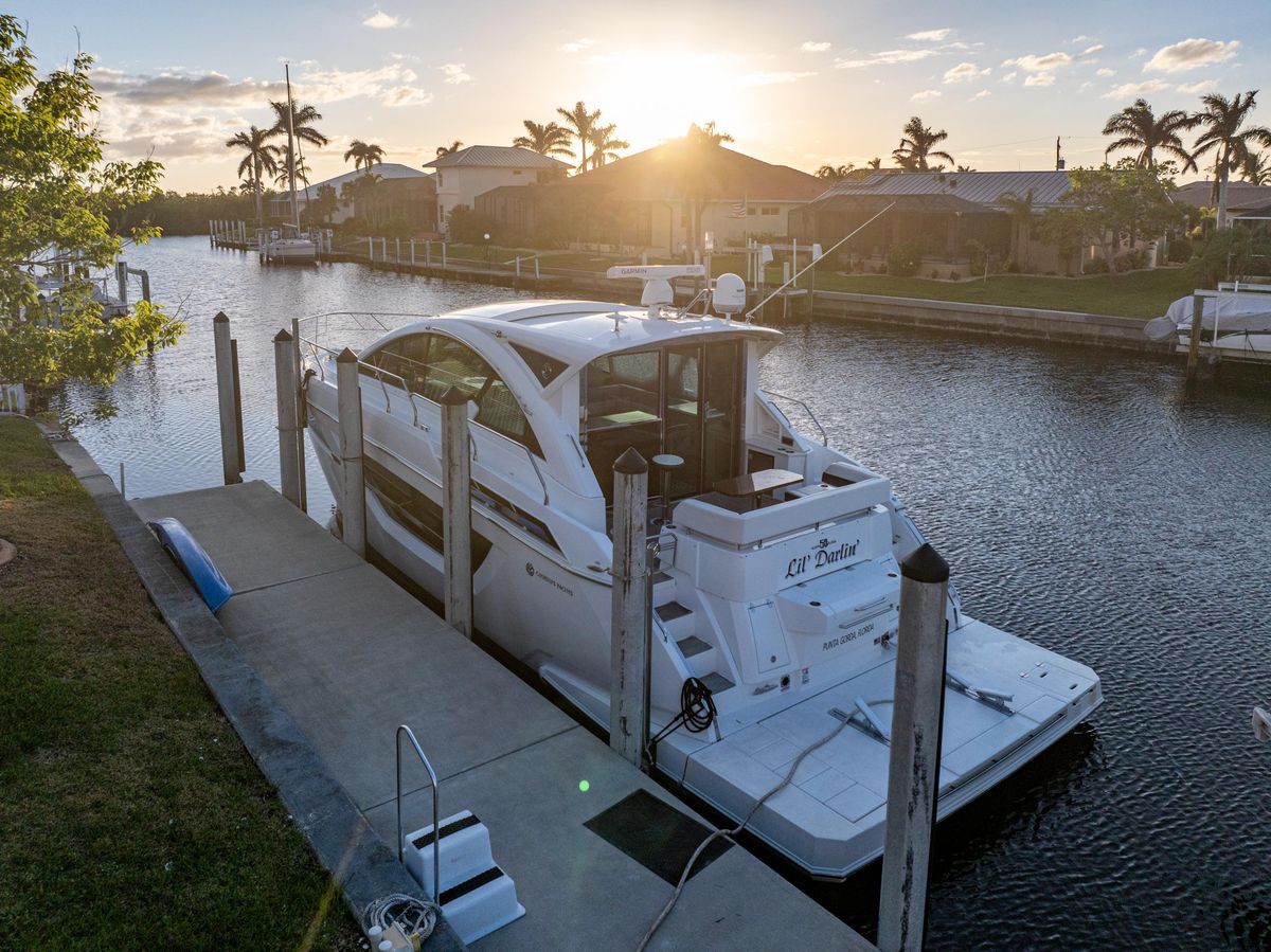 2018 Cruisers Yachts 49 