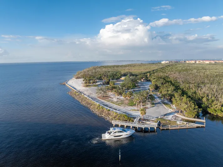 Lil' Darlin' Yacht Photos Pics 