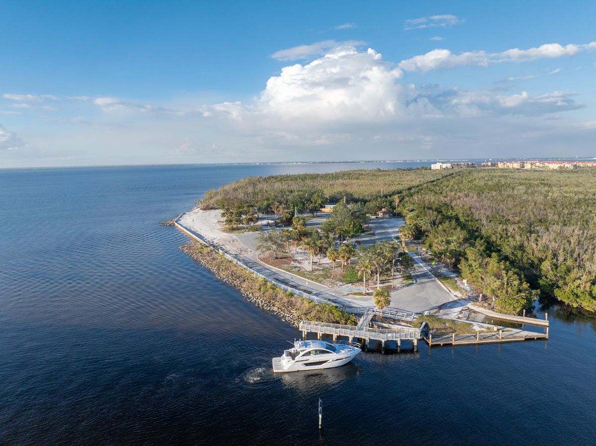 2018 Cruisers Yachts 49 