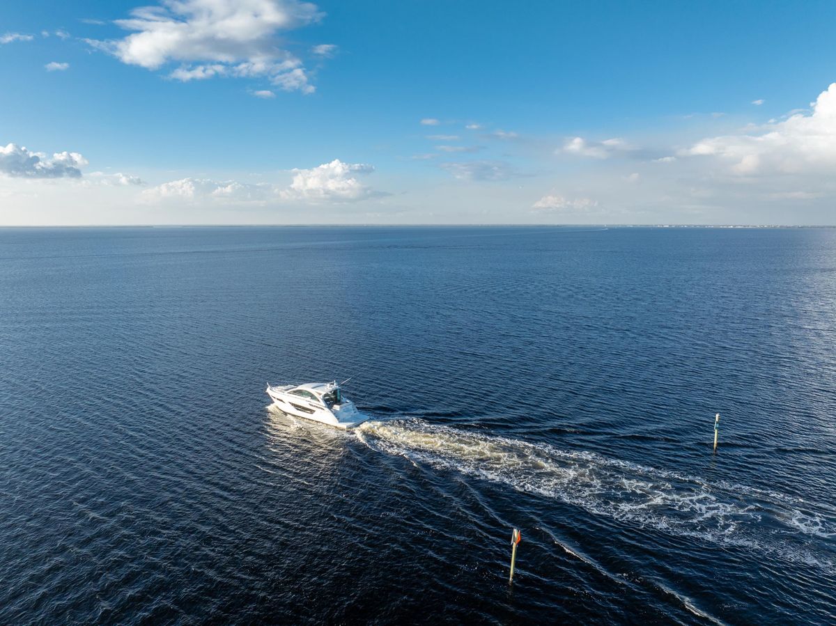 2018 Cruisers Yachts 49 