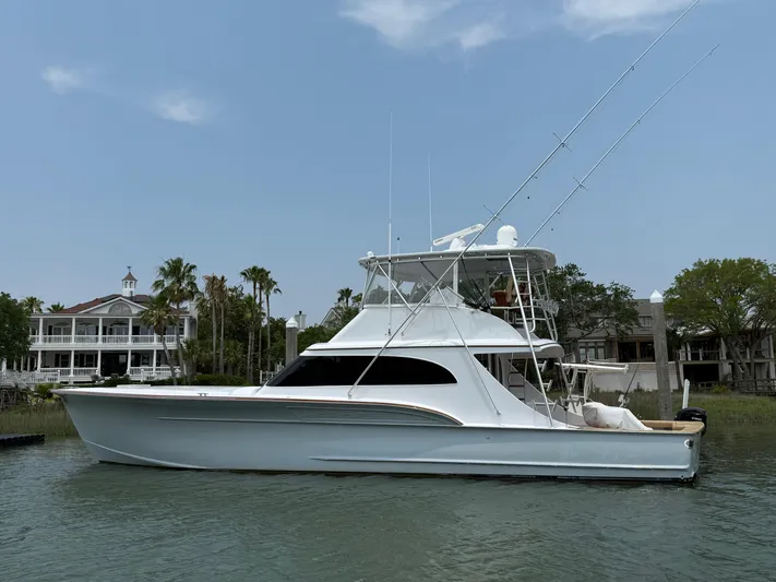 Gryphon Yacht Photos Pics 2002 Custom Carolina Ritchie Howell yacht docked near waterfront homes.