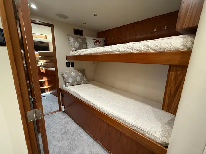 Gryphon Yacht Photos Pics 2002 Custom Carolina Ritchie Howell yacht interior with wooden bunk beds and cozy bedding.